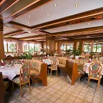 Golf-tennis-wellnesshotel Mori Hotel 4*