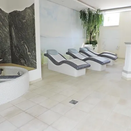 호텔 Golf-tennis-wellnesshotel Mori 4*